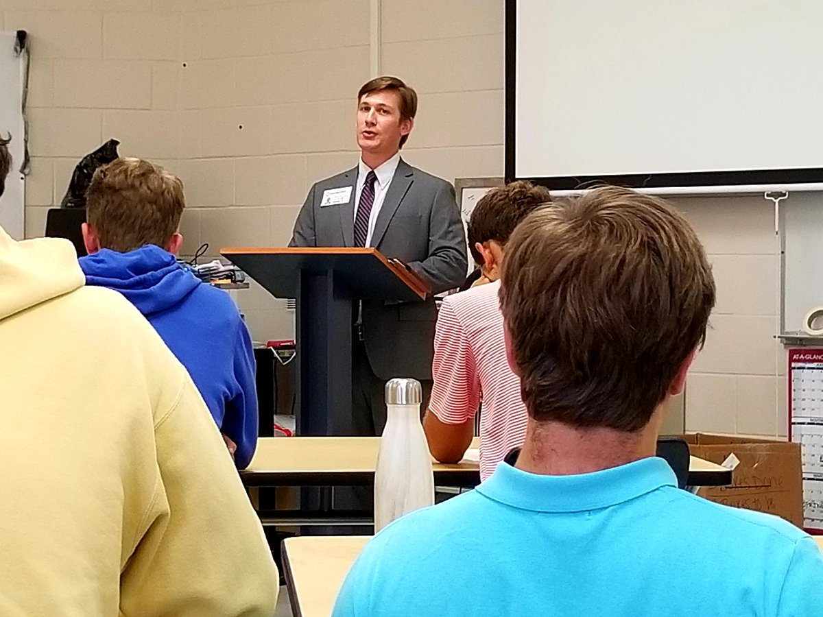 JesuitTampaFL's tweet photo. Patrick Reid '04, a patent attorney with Burr & Forman, is speaking with Jesuit's 3rd-year engineering program students today, who are studying Engineering Design & Development this year. #AMDG #JesuitEngineering https://t.co/HLAlatfaXg