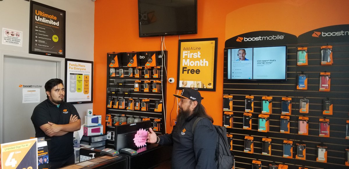 @BDP_Christian discussing device protection at <a href="/boostmobile/">Boost Mobile</a> <a href="/FlorenceMC3404/">Mc Unlimited Florence</a> 
#protectionequalsretention
#boostnation #BoostMobile 
#brightstar 
<a href="/Jenhustle976/">Jen Villalobos</a>