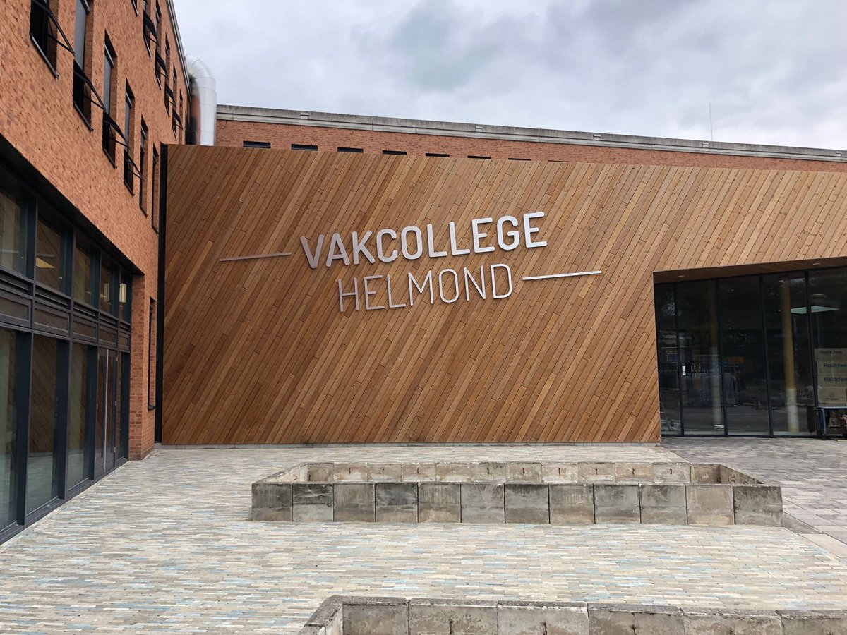 DVPD's tweet image. Vandaag een chique naar achter uitgelichte geveltekst geplaatst. College kan weer beginnen !
#gevelreclame #signing #led