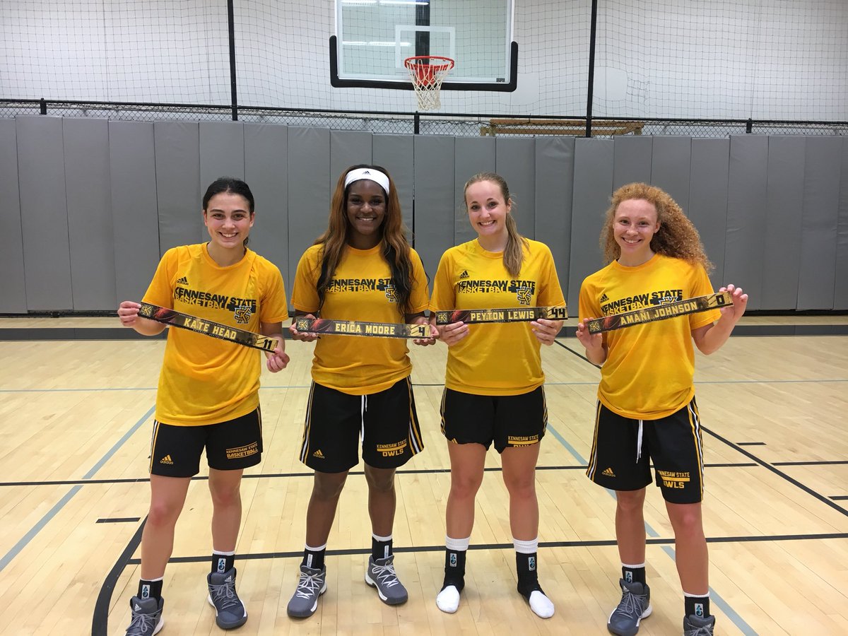 KSUOwlsWBB's tweet photo. Take 1 🎬 we survived preseason and officially made the roster
Take 2 🎬 no one on the court has swagger like us, swagger like us, swagger, swagger like us
Congratulations
@HaedKate
@_ericaa13
@peyton11lewis
@amanijohnson_
#OurSuperSecondClass https://t.co/eppuPEtR8a