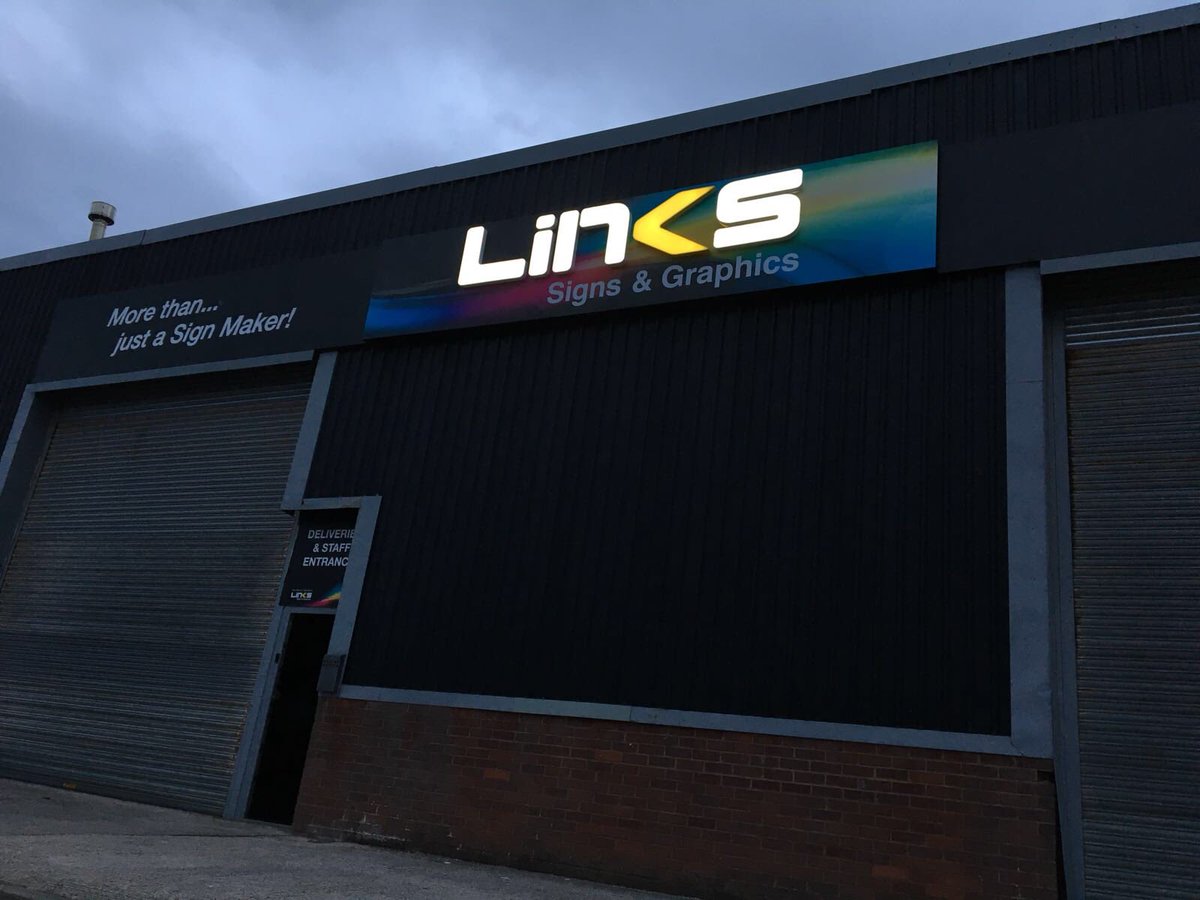 LinksSigns's tweet image. Old sign down new sign up #fasciasign #illuminated #brand linkssignsandgraphics.co.uk