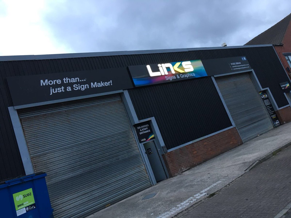LinksSigns's tweet image. Old sign down new sign up #fasciasign #illuminated #brand linkssignsandgraphics.co.uk