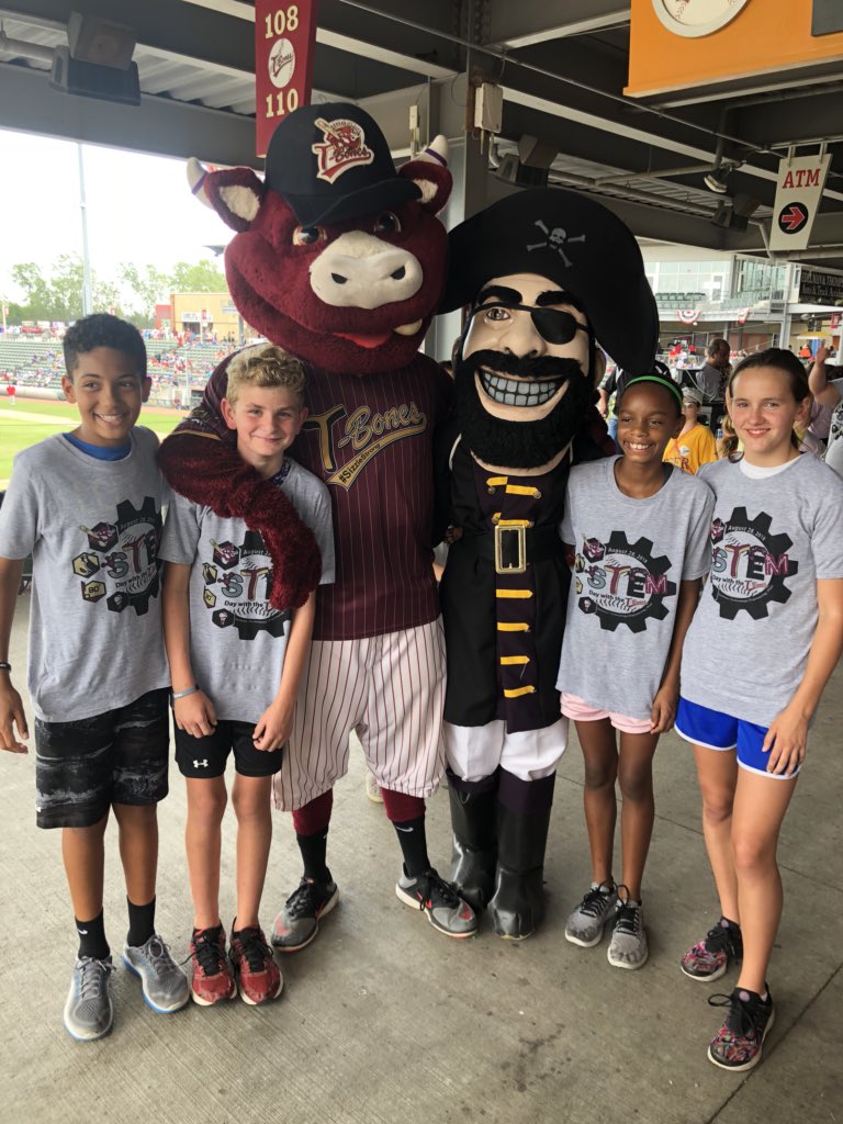 kscitymonarchs's tweet photo. S.T.E.M. Education Day was a success! Learning is #FunWellDone! Thanks @PiperUSD203 for being a great sponsor!!! https://t.co/IDkCuGCmSW