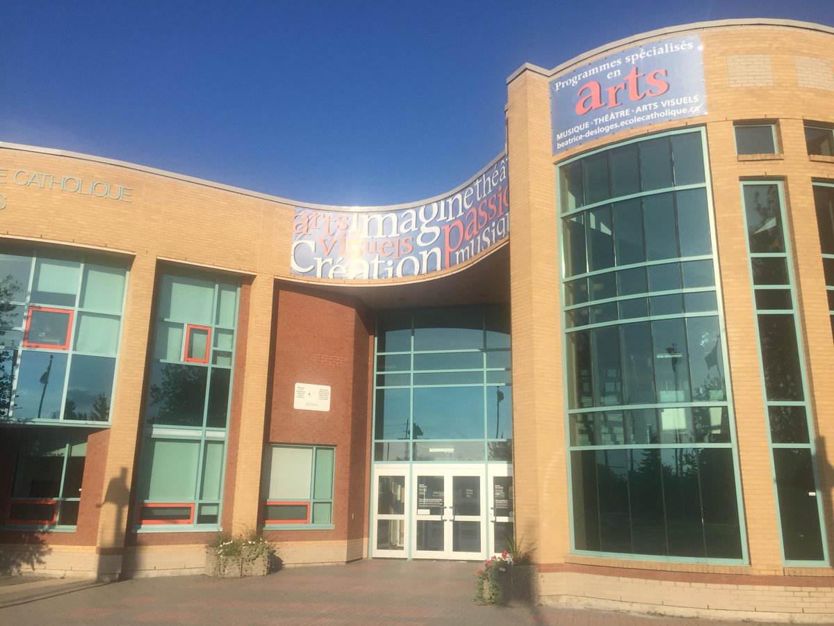 marclafrance's tweet photo. Et voilà! La première journée d’école est déjà terminée... bonne semaine de rentrée aux élèves, parents et aux membres du personnel @BdDesloges #bdfier https://t.co/3BeBdbnfdV