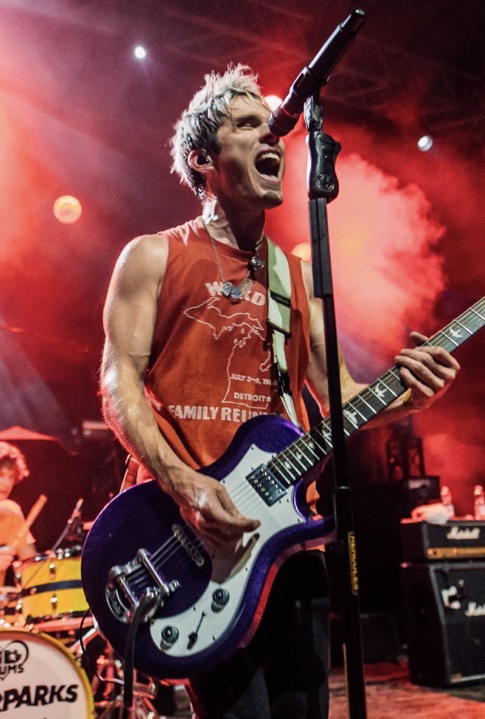 awsten's tweet photo. QUIET BOY. https://t.co/1tO2yNDljB