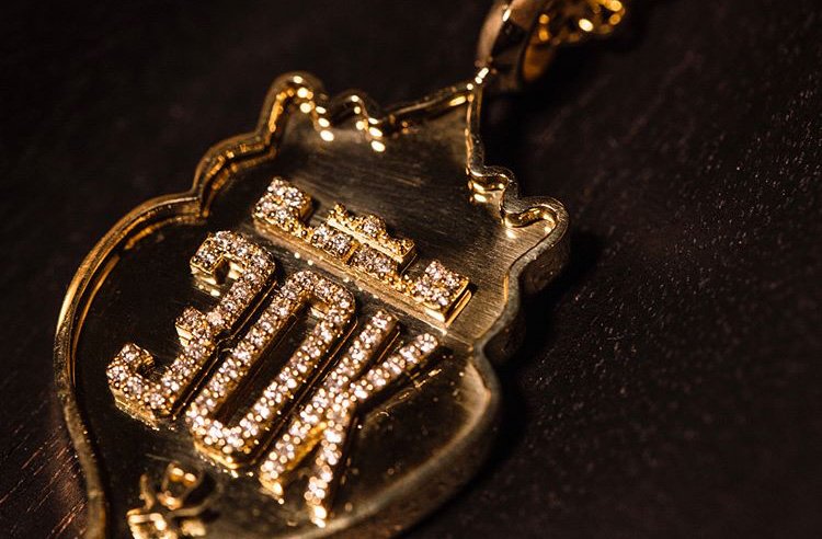 Balldontlie's tweet photo. LeBron James was given a $100K gold-plated, crocodile skin version of the LeBron 15s to celebrate passing 30K career points! 🔥 https://t.co/ts9NZfzIce

(via theshoesurgeon | Instagram) https://t.co/ZvHVRwMkgV