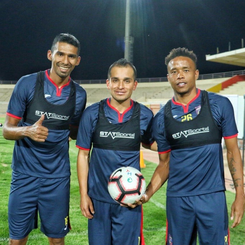19GAlvarez's tweet photo. Sangre latina en el equipo. Con mis compañeros de #Colombia y #Ecuador listos para hacer un gran torneo. #GAlvarez #DiosEsFiel⚽ https://t.co/JqejSGDbkp