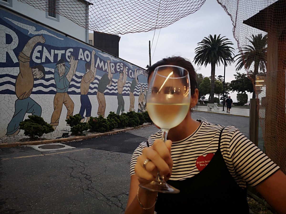 WineCastineiras's tweet photo. A rente ao mar ese camiño... #CelsoEmilioFerreiro. A cara descubierta en #Foz #summertime #sunset #bestwithyou #justlikeparadise #Smile #inlove https://t.co/VRv5XyiK1Z