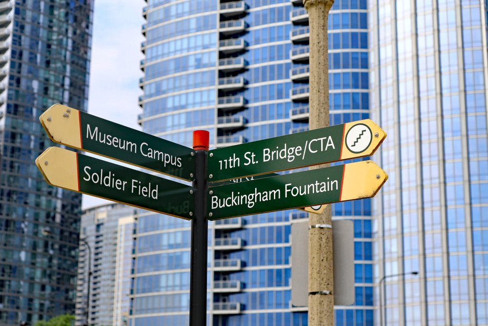 GLChicago's tweet photo. Where to next? Cover these stop and more, on our Historic South Side Tour! https://t.co/7TI7ctw87u  #ChicagoSightseeing #GLWW https://t.co/ZgOVymmd0h