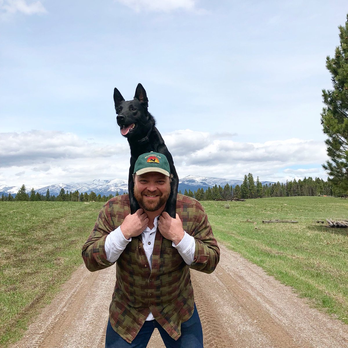 thedrewpowell's tweet image. Sweating my ass off in LA and wishing I was back in #Montana. Can’t wait for y’all to see this film. #TedK #dontsmoke #dogsfordays @MattFlanders @sharlto