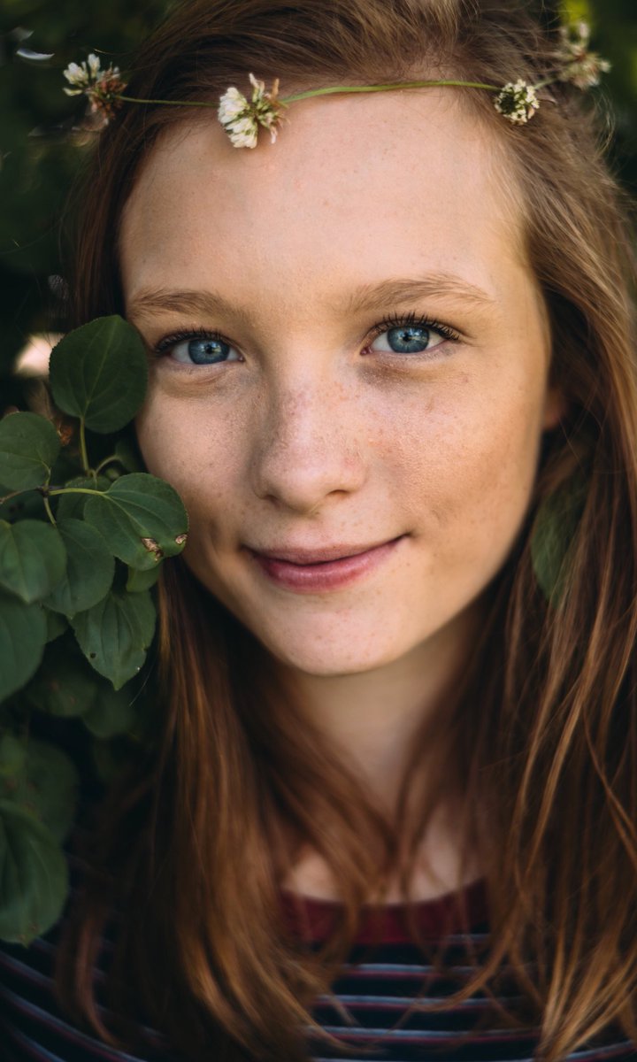 We always talk about how beautiful nature is, but maybe nature sometimes wants to tell us how beautiful we are as well.————————————
 #summer #fotografia #artistsoninstagram  #neature #moody  #foto  #fotography #photography #outdoors #moodyports #portrait #portraitphotography