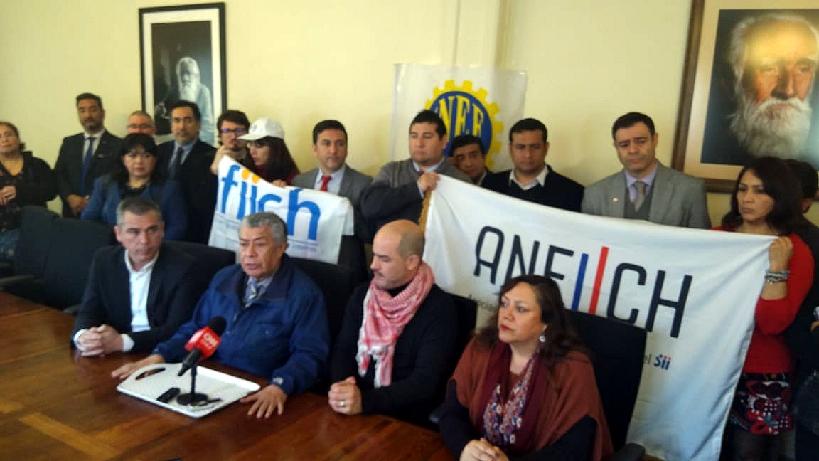 Afiich's tweet photo. Al medio día en la ANEF, gremios del AFIICH y ANEIICH, ratificaron el llamado a Paro Nacional del SII para este miércoles 29 de agosto. La medida es en rechazo al proyecto de Ley de Modernización Tributaria de este gobierno. #NoalaContrarreformaTributaria #ParoSII https://t.co/gZhsbmSK9n