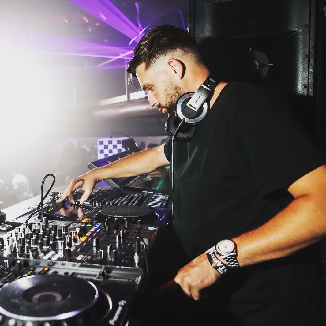 djronniespiteri's tweet image. My office 🔉 Looking forward to getting back to @donotsleepibiza at @Amnesia_Ibiza for my Ibiza Residency soon 🎶👊🏻 #donotsleep