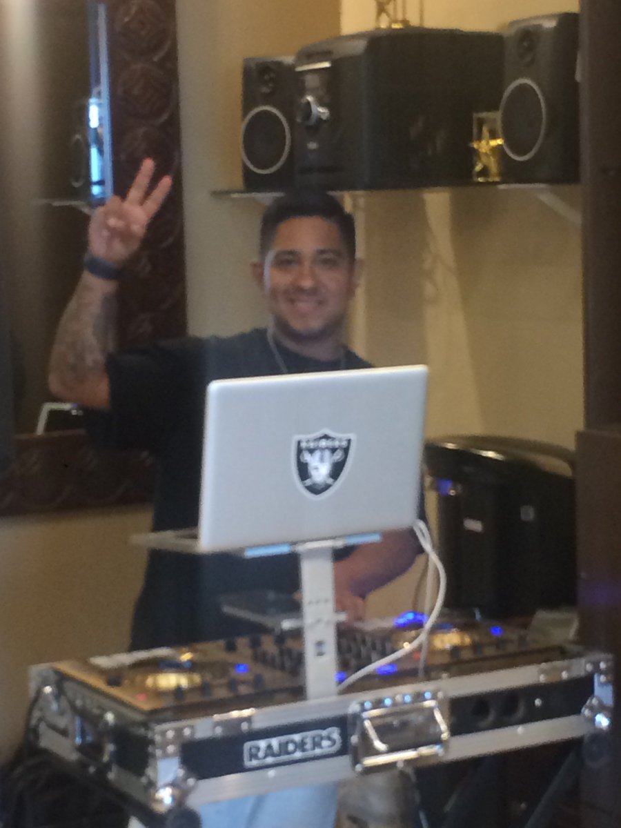 studio34lv's tweet photo. @studio34lv Beauty Industry Social Mixer last night was a ton of fun! Join us next time. We are also casting for Beauty Industry Professionals for a reality TV show. Stop by for barber cuts, hair styling, nails, and makeup. 3455 E Flamingo Rd 89121  702-410-9818 https://t.co/lAfdc5fteY