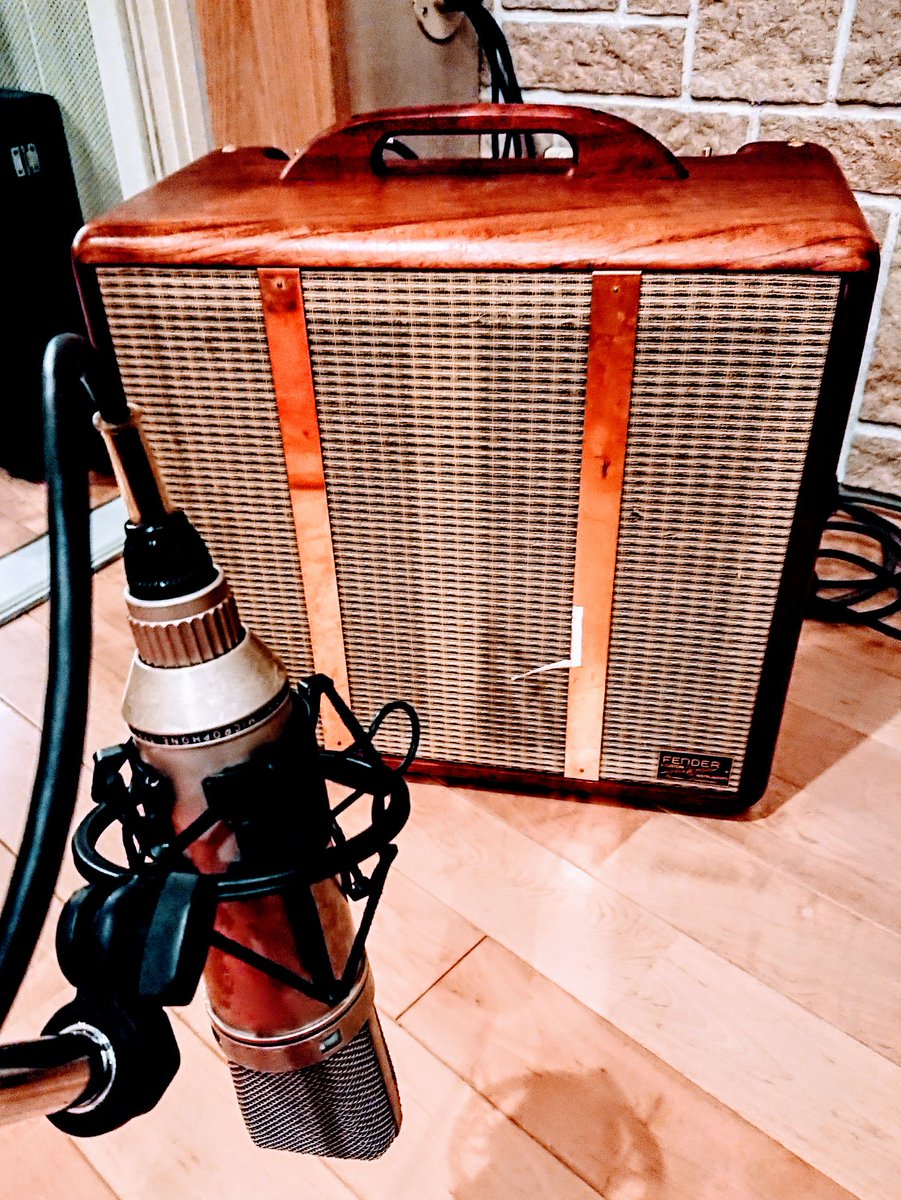 NAOKI_DELICO's tweet image. 一ヶ月を一曲に費やしてきた○○のプロデュース。コーラスパート等をテイクして本日全トラックの録音が終了。素敵な一ヶ月でした。
残すは僕のミックス作業のみ。
なんですが #Protools12 導入に伴いオーディオインターフェース #PrismSound のアップグレード待ち。早くミックスしたいな。腕がなるよ👍