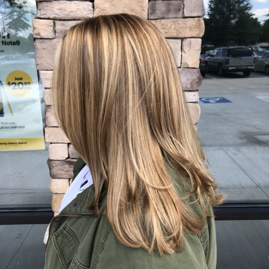 VonKekel's tweet photo. A little something for #TransformationTuesday. Dimensional blonde and cut by Senior Stylist Jennifer. @aveda #vkaveda #jenniferatvk #avedacolor #avedacustomblonde #blondehair #highlights https://t.co/kFtMiSjHwr