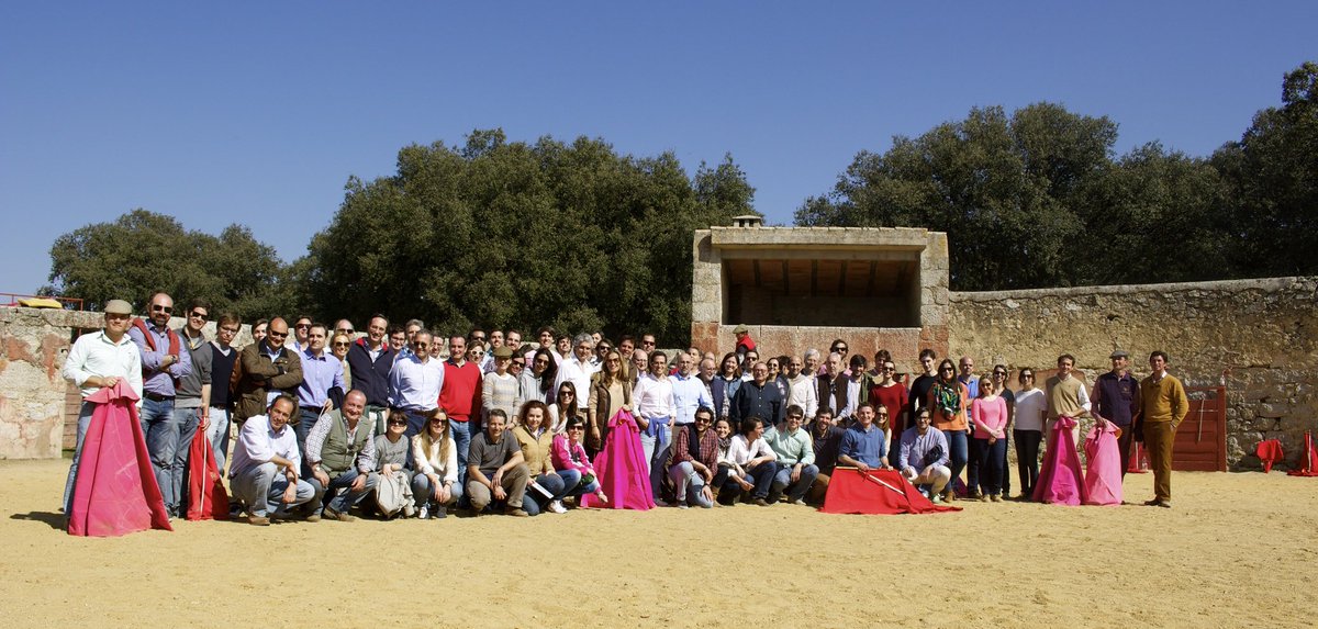 Bull_Team_'s tweet photo. Bull Team 

Dirigido por @DavilaMiura junto con @NMorenodeTerry y @RPeralta_

https://t.co/FuWzJv1SXg https://t.co/34MSN0UxXi