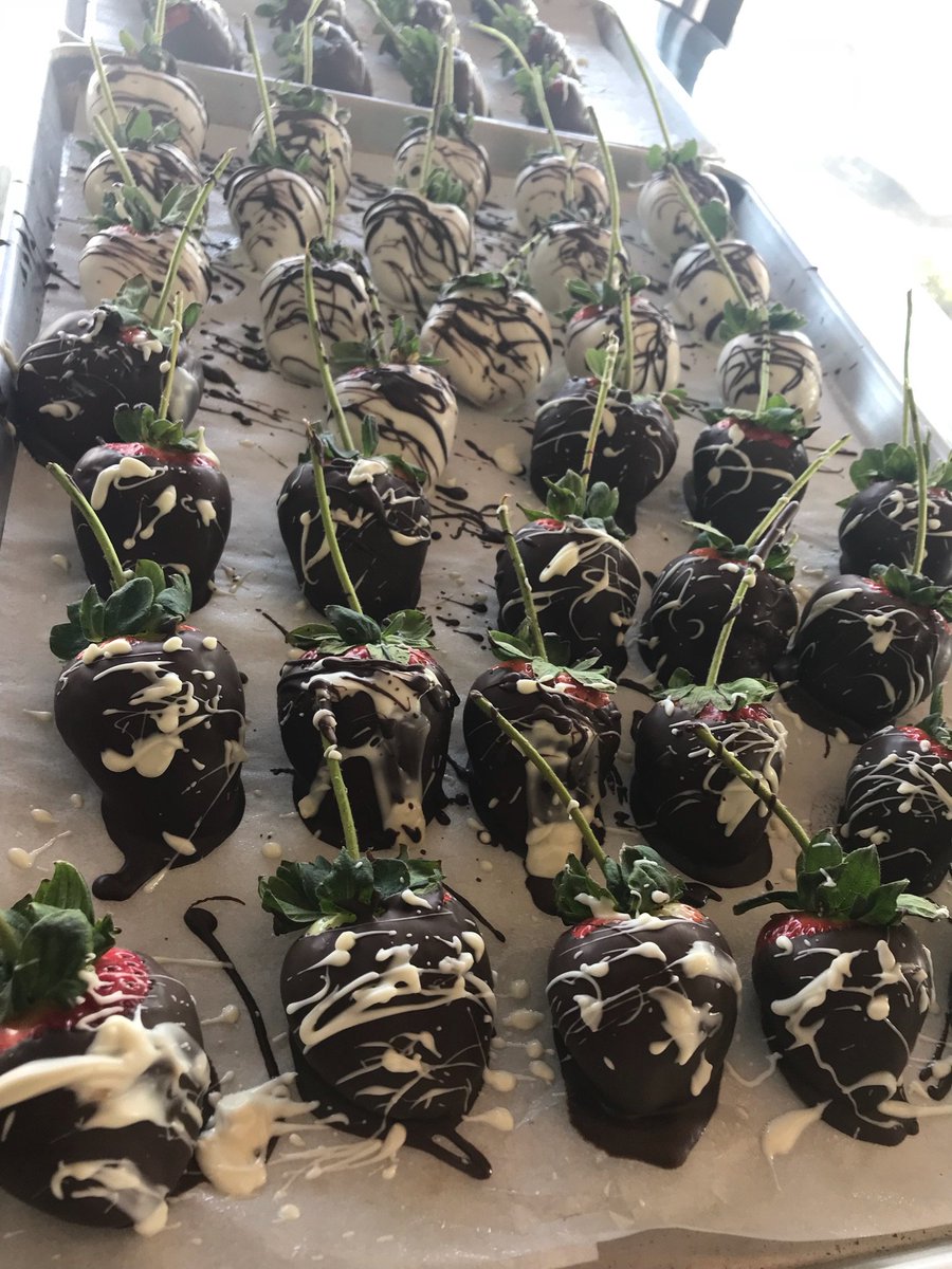 angelinasmn's tweet photo. We are VERY proud of our desserts. Check out this deliciousness...#TastyTuesday #Catering #BanquetSpace https://t.co/QCYaLv2Dfp
