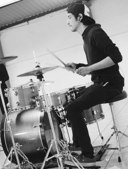 ferrarasmx's tweet photo. ¡¡Manden todo su cariño al baterista, arreglista, herrero, carpintero, doctor, tambor, refrigerador, estufa, microondas en este su bello aniversario!! https://t.co/wqiAC6LmH9