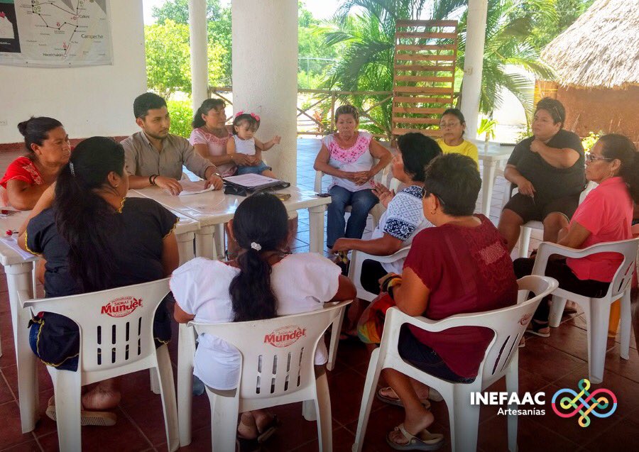 Con la finalidad de conocer sus avances y continuar orientándolas en temas de administración interna, visitamos a nuestras artesanas del parador turístico de Bécal; con ello continuamos fomentando el diálogo y el trabajo en equipo.