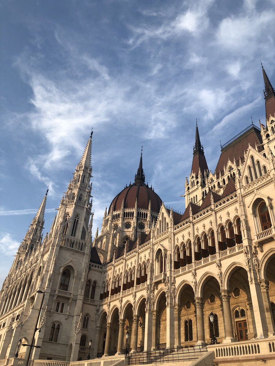 Capturing the sunset hitting Budapest Parliament building = Perfection 💕
#budapest #architecturelovers