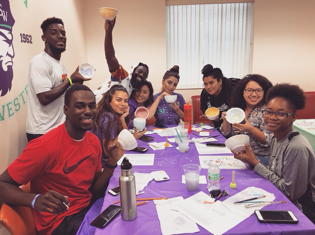 FSWCollege's tweet photo. For Thoughtful Tuesday #FSWStudents painted βEmpty Bowlsβ on the Collier Campus in #NaplesFlorida to fight hunger! #FSWServes π¨ https://t.co/t06G8gUIUx