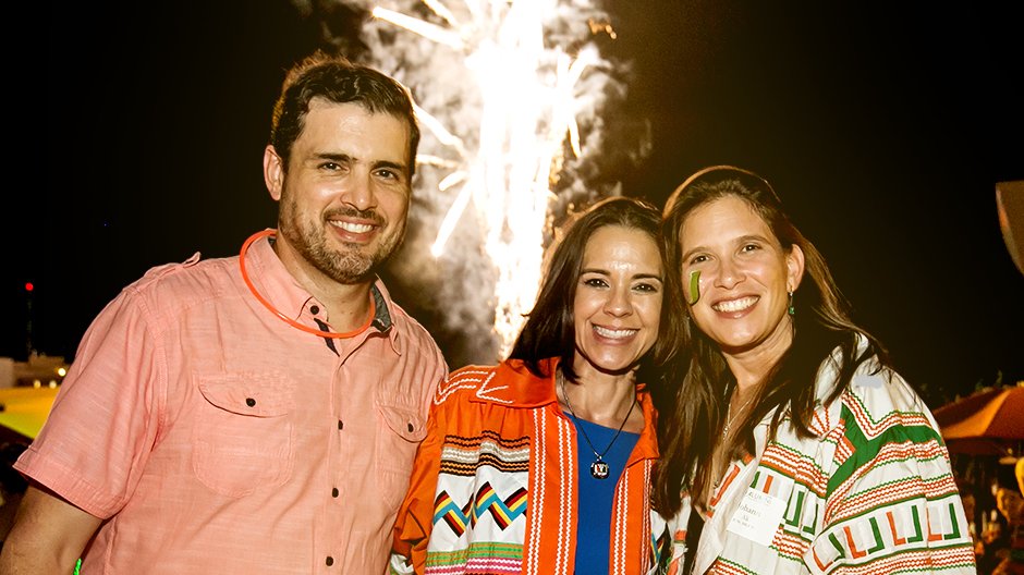 UM_alumni's tweet photo. You're invited to reconnect with your fellow 'Canes at the Alumni Lounge on Nov. 2 - located at the Lakeside Patio in the heart of campus, it's the best place to celebrate @univmiami traditions such as the boat burning &amp; fireworks! Register: https://t.co/07g6IFFIL3 #UMAW18 🙌 https://t.co/2HYeCi2DjR