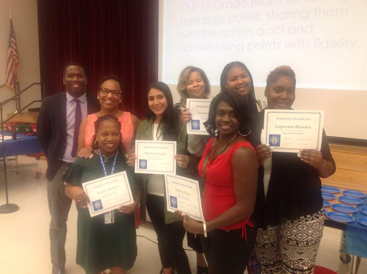 NewCollegePk_ES's tweet photo. Celebrating us @NewCollegePk_ES @FCiAchieve @dr_otway https://t.co/JSSs3VwrEV
