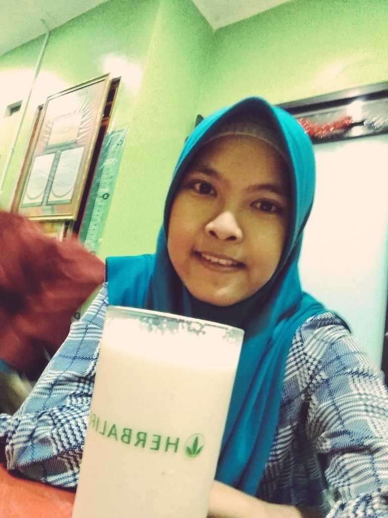 Hari pertama minum shake rasa vanila, rasanya itu enak dan bikin nagih, dan kalo gk nyoba bakalan nyesel banget deeh....