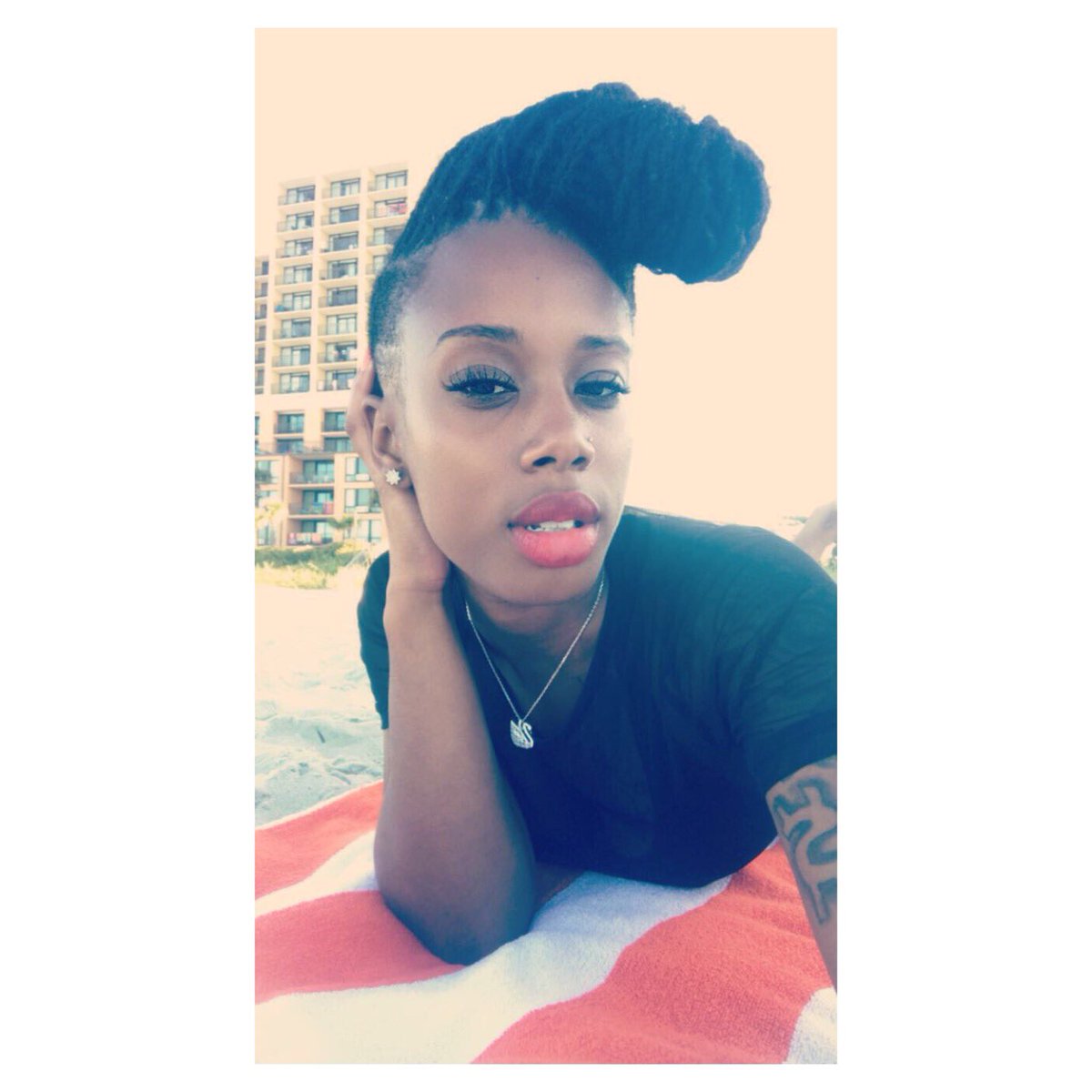lesbianlocs's tweet photo. Beach BAE 🌺🏖 https://t.co/qnwaD9qUMs