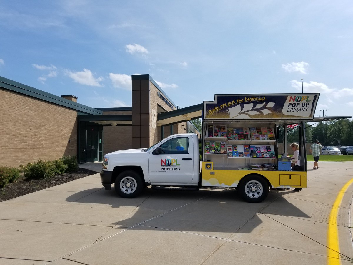 spkowalski's tweet photo. When u do a #kowalskilibraryhop & ur friends show up! @noplibrary #popuplibrary @NSyracuseCSD #gilletteMS @NYLA_1890 https://t.co/AQoH7YPfcl