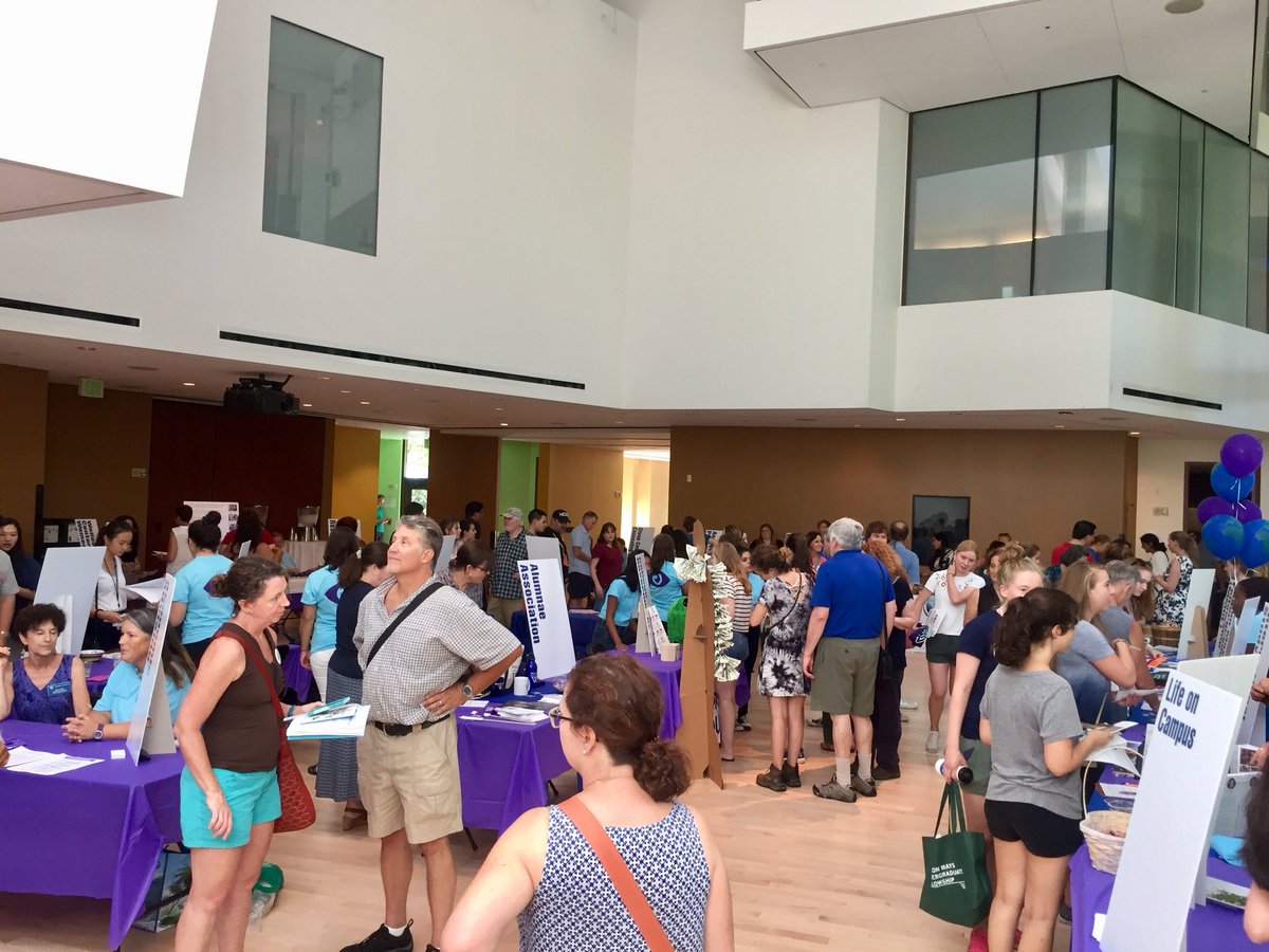 wellesleyalums's tweet photo. Loved meeting so many new students and families today at the campus resources fair ❤️#wellesley2022 #futurealums https://t.co/27Vef7Kq3F