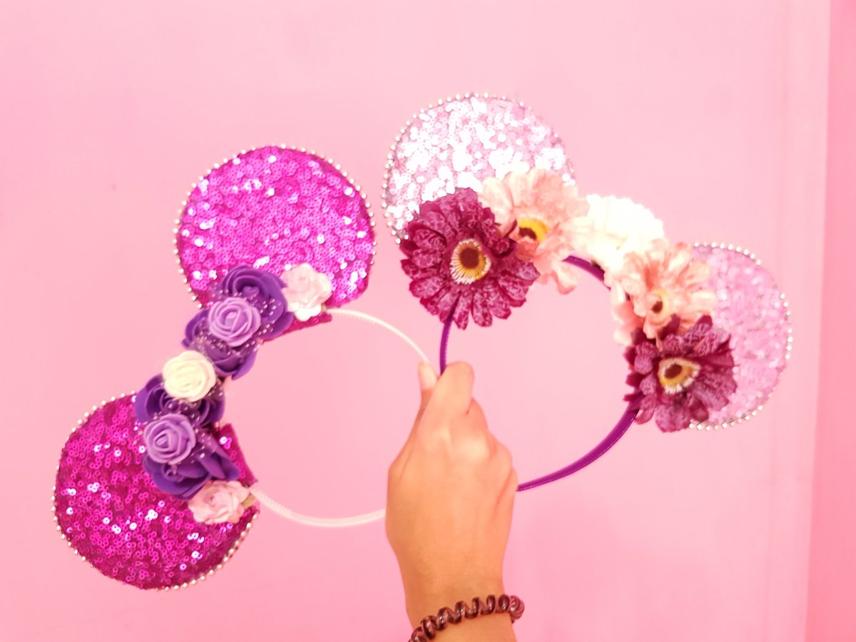 alealvarado2626's tweet photo. Yose que no hay que push people to like the same things that you do, PERO vi 2 orejitas de minnie divinas el finde y le compre unas a la lulu y otras a mi 🤭 #disneyfan #minnielover https://t.co/TD4NHHZWSU