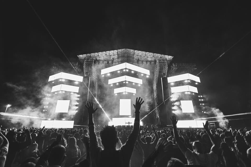 djsergiblue's tweet photo. Que bien lo pasamos el pasado Sábado con la gente de Valladolid!! 🤟🏼Fue brutal!
#Team #Tour2018 #sharemusic #pixelmapstudios #Lovethe90s https://t.co/QOiy1on1dO