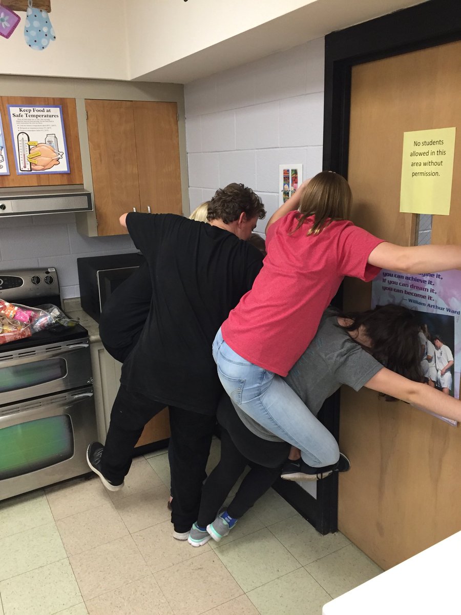 fcclateacher's tweet photo. Zander, Nina, Regan, Emily and Megan using “Decision Making Process” to see who survives the “earthquake “.  #TheMount https://t.co/FjHmnqaZ3x