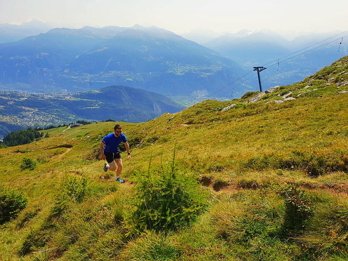 edhopkins91's tweet photo. Ran 14 miles today to reach the top of the mountain. Utterly exhausted. Never giving up. #RunForChris https://t.co/9WrIv4Dwgu @MindCharity https://t.co/zW19Nb1t7z