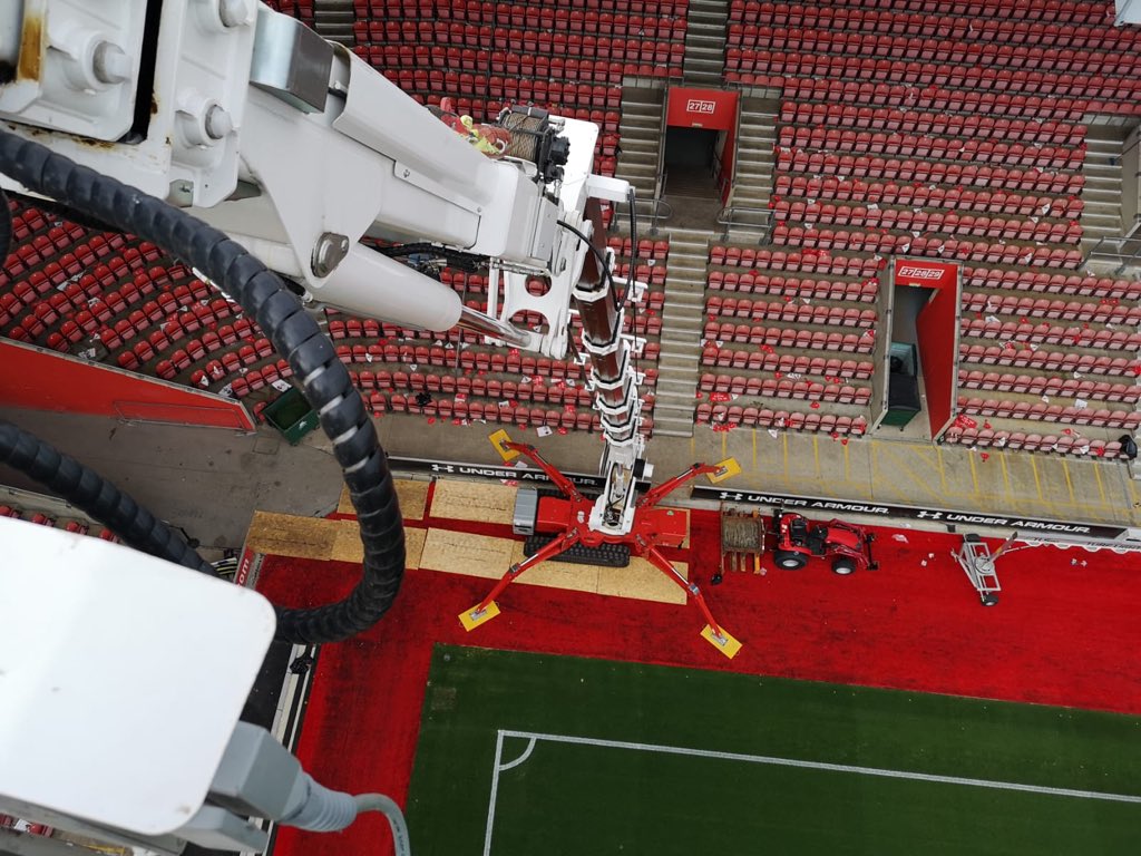 tcalifting's tweet photo. Our 52m #spiderlift in operation @SouthamptonFC today! #mewp #workatheight #healthandsafety https://t.co/wiIHa5I5B5