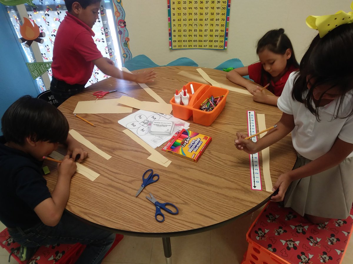 Daisy90413204's tweet photo. Students using a number line to determine if a specific number is more or less....📋✏📏 @fmeeagles https://t.co/cfz3A5ZGlg
