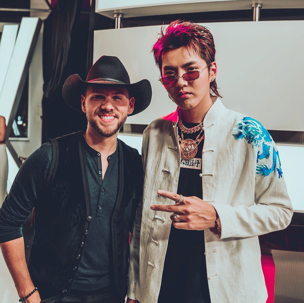 WarnerCanada's tweet image. Where country music meets K-pop. 👢🎤@brettkissel x @KrisWu 

#mmvas #kriswu #brettkissel