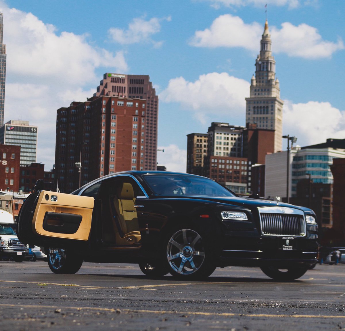 RollsRoyceCLE's tweet photo. “They don’t want you to see the Wraith” @MeekMill #thisiscle #cleveland #rollsroyce https://t.co/jlJGOYCMRz