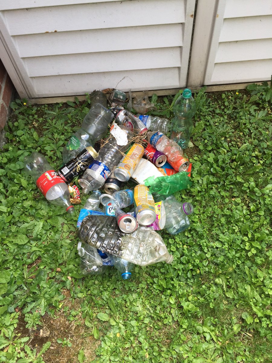 lvince62's tweet photo. Collecte du jour au bord de la Vélo Route bassin minier secteur Eleu dit Leauwette collecte abondante mais qui ne représente même pas 1% des déchets sur place. Il est urgent d’agir sur ce secteur ! #plogging https://t.co/DRnFmgZgYb