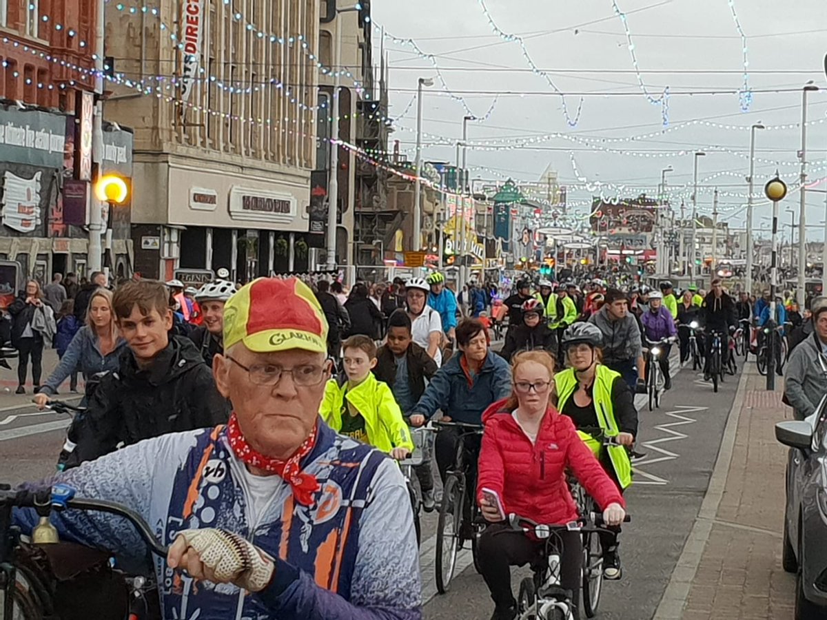 GHRLancs's tweet photo. RIDE THE LIGHTS! We've had an amazing night! #RidetheLights #Illuminations #Lights #Blackpool #Promenade #bulbs #Prom #bikes #cycle #ride #family #radiowave #peddle https://t.co/b67QK3gzUs