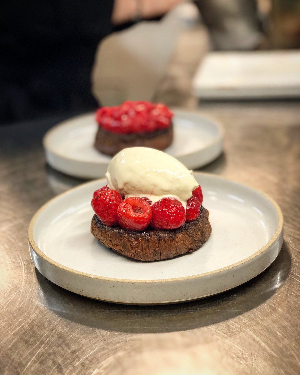 L As Niko Nikolas30300 Twitter