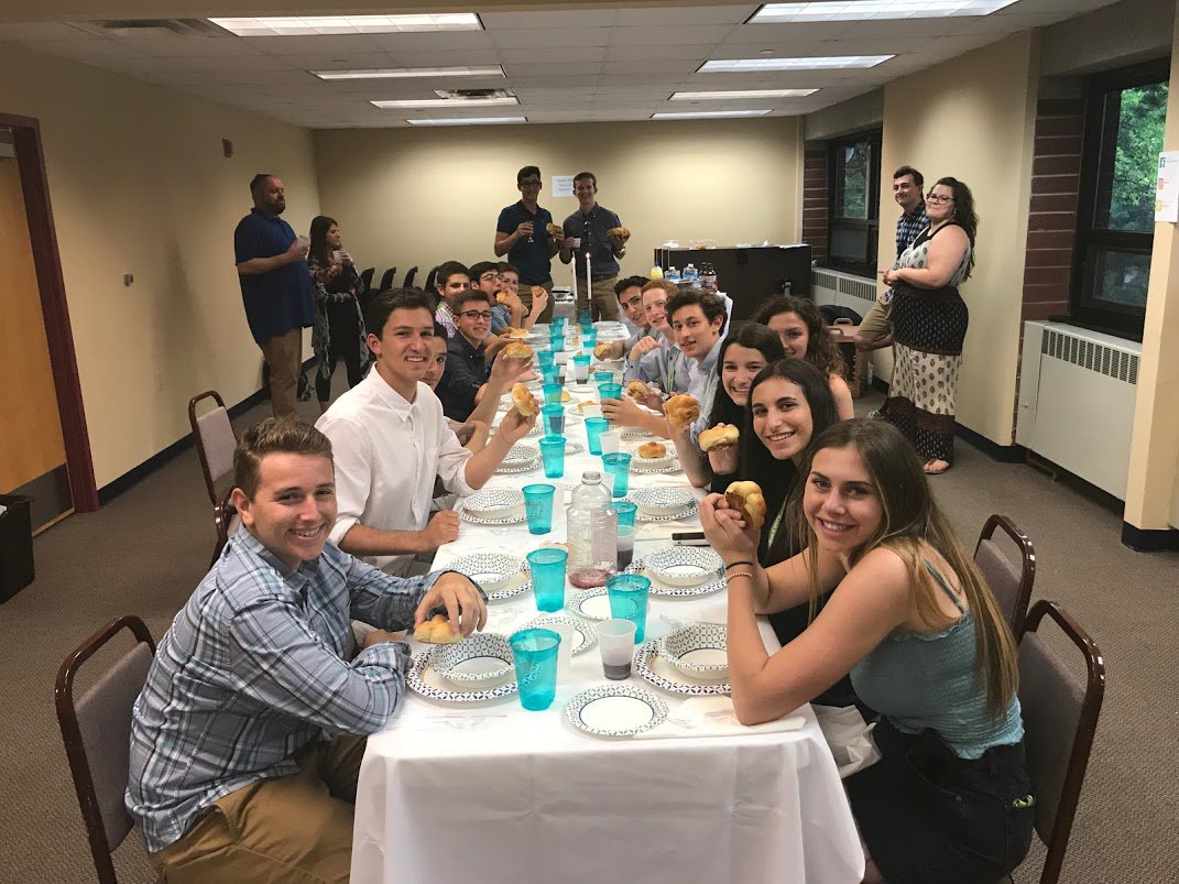 BBYOInsider's tweet photo. We love these photos from our BBYO On Campus program! These teens stayed on the University of Michigan campus and got a taste of college life while indulging a love of business, learning from top professionals in the field, and exploring area sights! #BBYOsummer2018 #BBYOOnCampus https://t.co/eriQd6gNAh