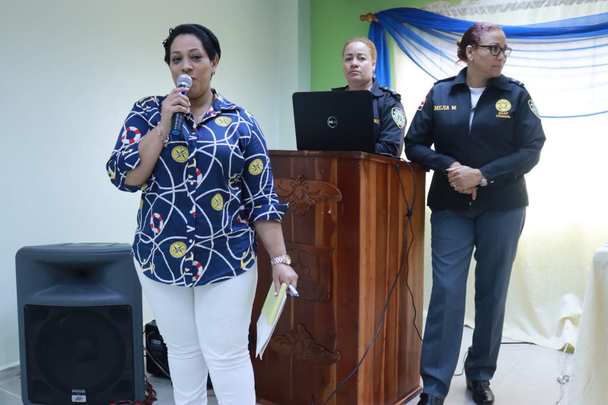 JuventudRD's tweet photo. En la charla “Género y seguridad ciudadana” los jóvenes que fueron a la  #CasaDeLaJuventud🏠 en Monseñor Nouel aprendieron que es posible responder adecuadamente al impacto que tiene la seguridad sobre hombres y mujeres, así como sensibilizarse ante necesidades específicas. https://t.co/NVtpqgFtTs