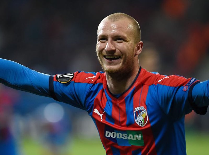 Mth_Adrien's tweet photo. Info : le Viktoria Plzen souhaite 6 millions pour libérer son attaquant Michel Krmencik, somme que l’état-major de GACP refuse de verser à ce jour. Pour rappel, cette piste vient de la direction actuelle des #Girondins @GoalFrance 🇨🇿 https://t.co/8dYai8SANY