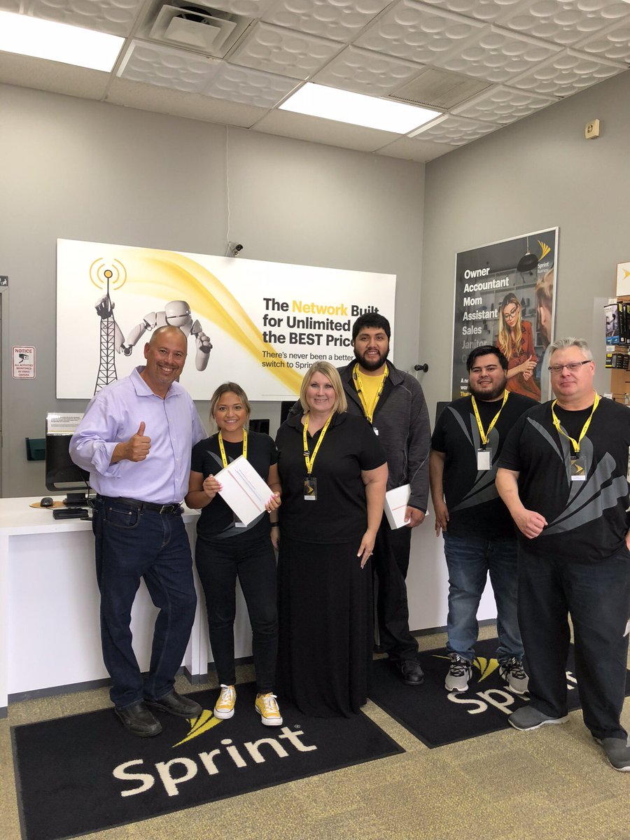 AirCorpPlnfield's tweet photo. Aircorps surprise guest @TimMiller44! Such a delight for our Plainfield Sprint Family to meet you. https://t.co/R32d1p4jop