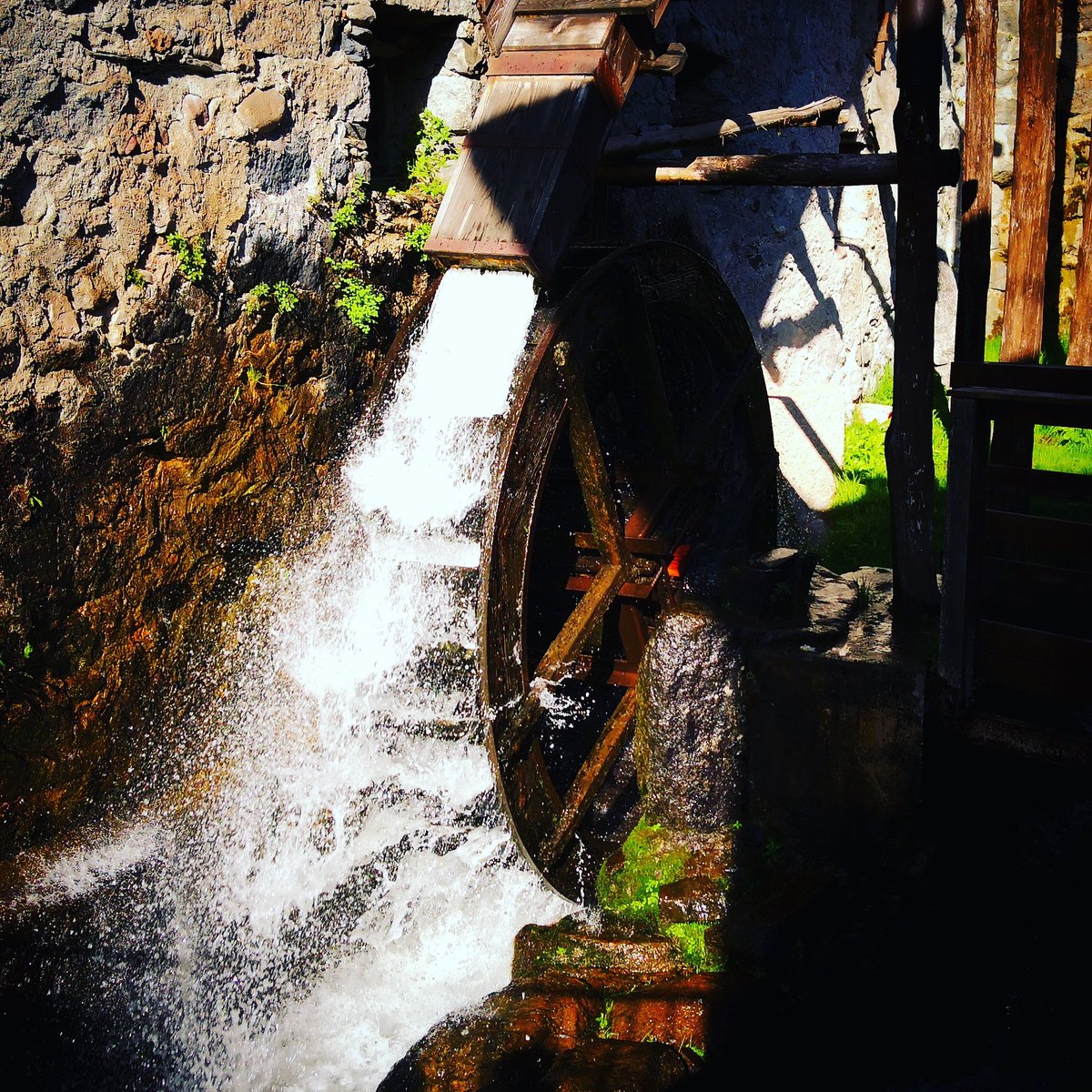 rimonsoliman's tweet photo. #working #mill at #mostramercato #bienno, #italy. #wood #water #flour https://t.co/SLsc85QVWU