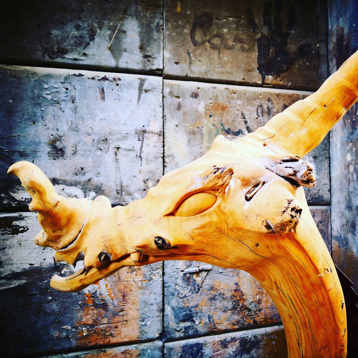 rimonsoliman's tweet photo. #wood #made #dragon. #beautiful #sculpture #art at #mostramercato #expo, #bienno, #italy. #handmade #artisan #wall #yellow #blue #gray https://t.co/ylTWqoH78x