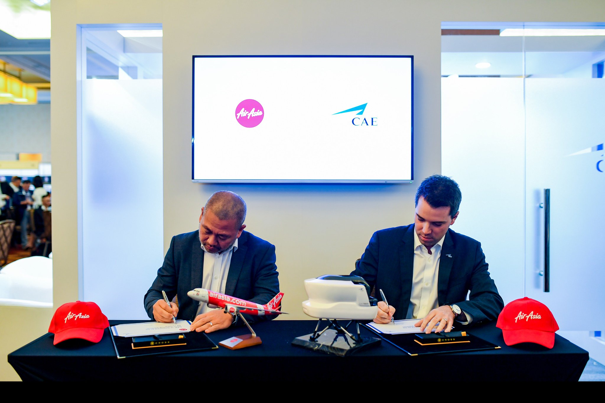 Cae On Twitter Thrilled To Announce At Apats2018 That We Will Train More Than 400 Cadets In The Next 5 Years At Cae Kuala Lumpur Cae Melbourne Cae Phoenix To Become The Next Generation Of Airasia First Officers Aspiring Pilots Will Obtain Their
